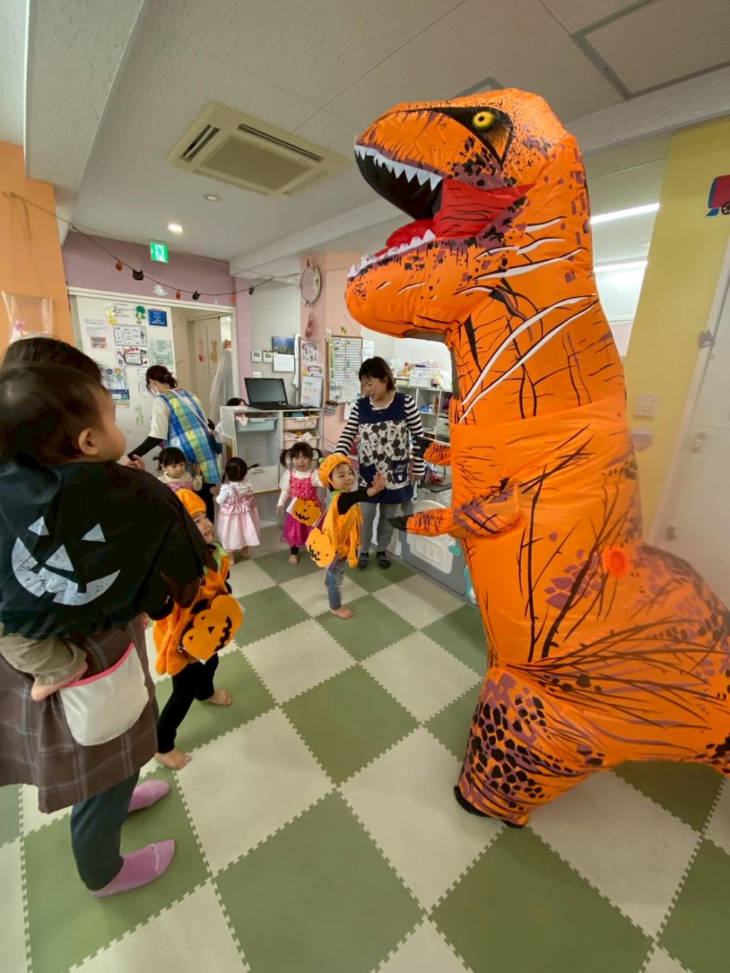 託児所るれいるーむより園内のようすをお知らせ(ハロウィン編)